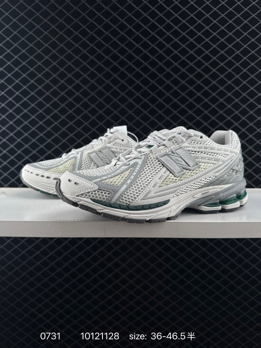 New Balance M2002R NB